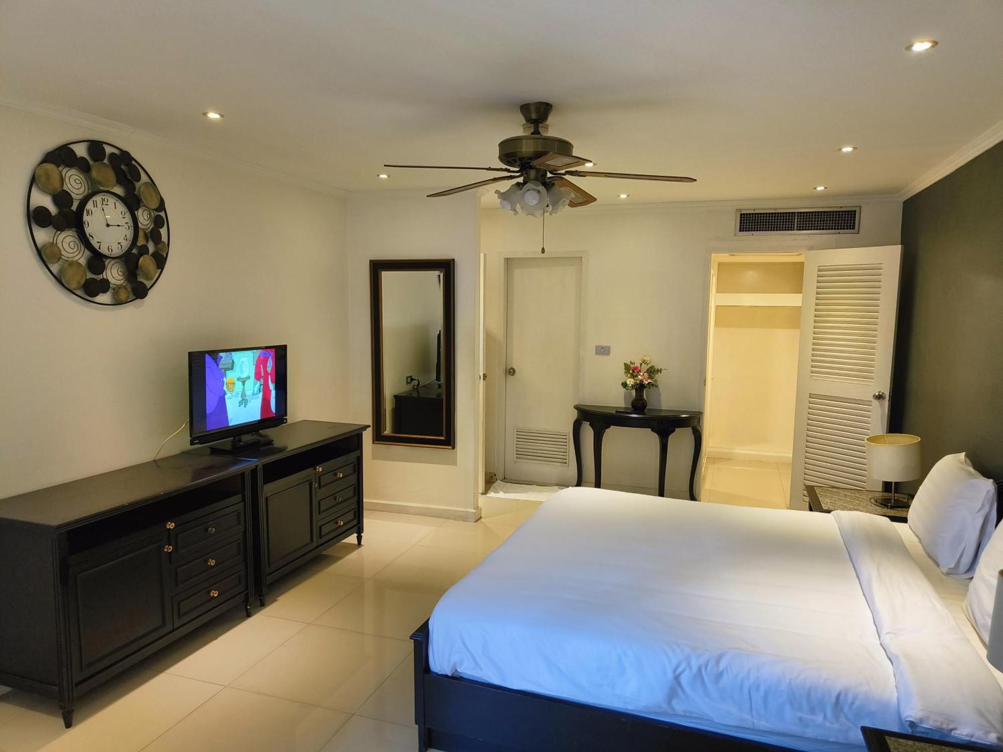Affordable Serviced Apartments In Nana Omni Tower - Prime Sukhumvit Location Бангкок Экстерьер фото