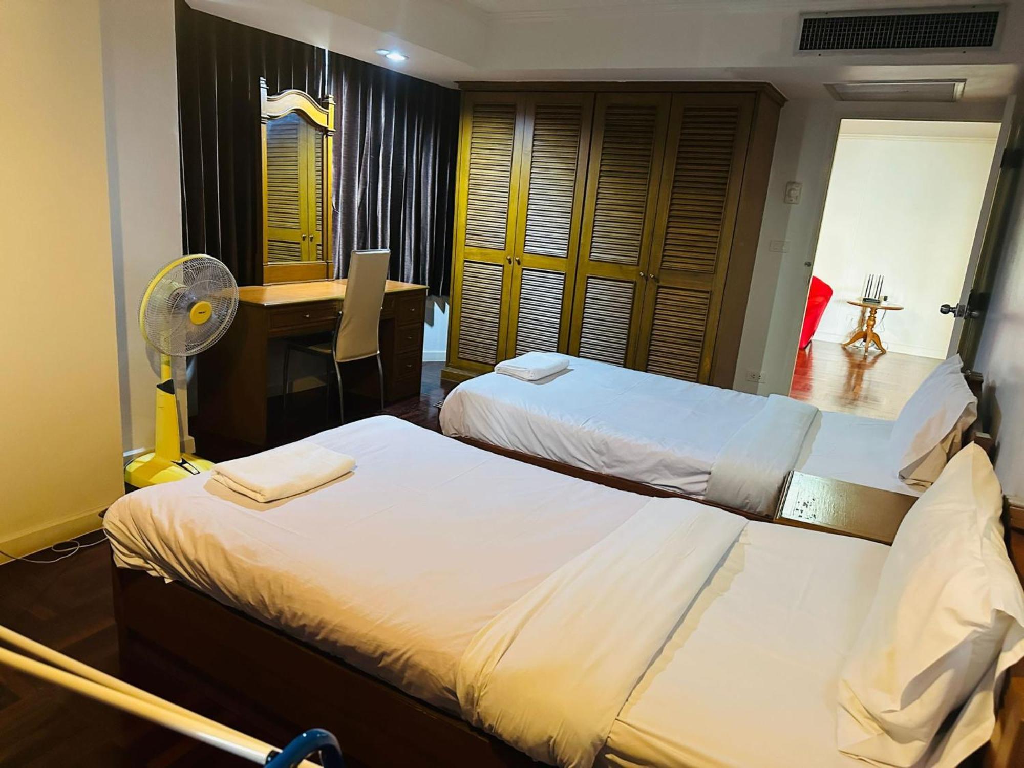 Affordable Serviced Apartments In Nana Omni Tower - Prime Sukhumvit Location Бангкок Экстерьер фото