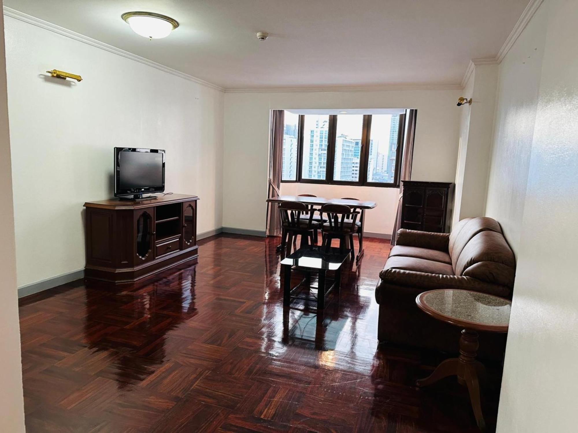 Affordable Serviced Apartments In Nana Omni Tower - Prime Sukhumvit Location Бангкок Экстерьер фото