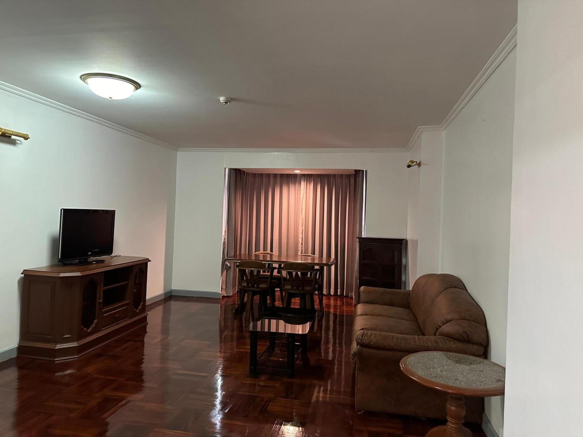Affordable Serviced Apartments In Nana Omni Tower - Prime Sukhumvit Location Бангкок Экстерьер фото