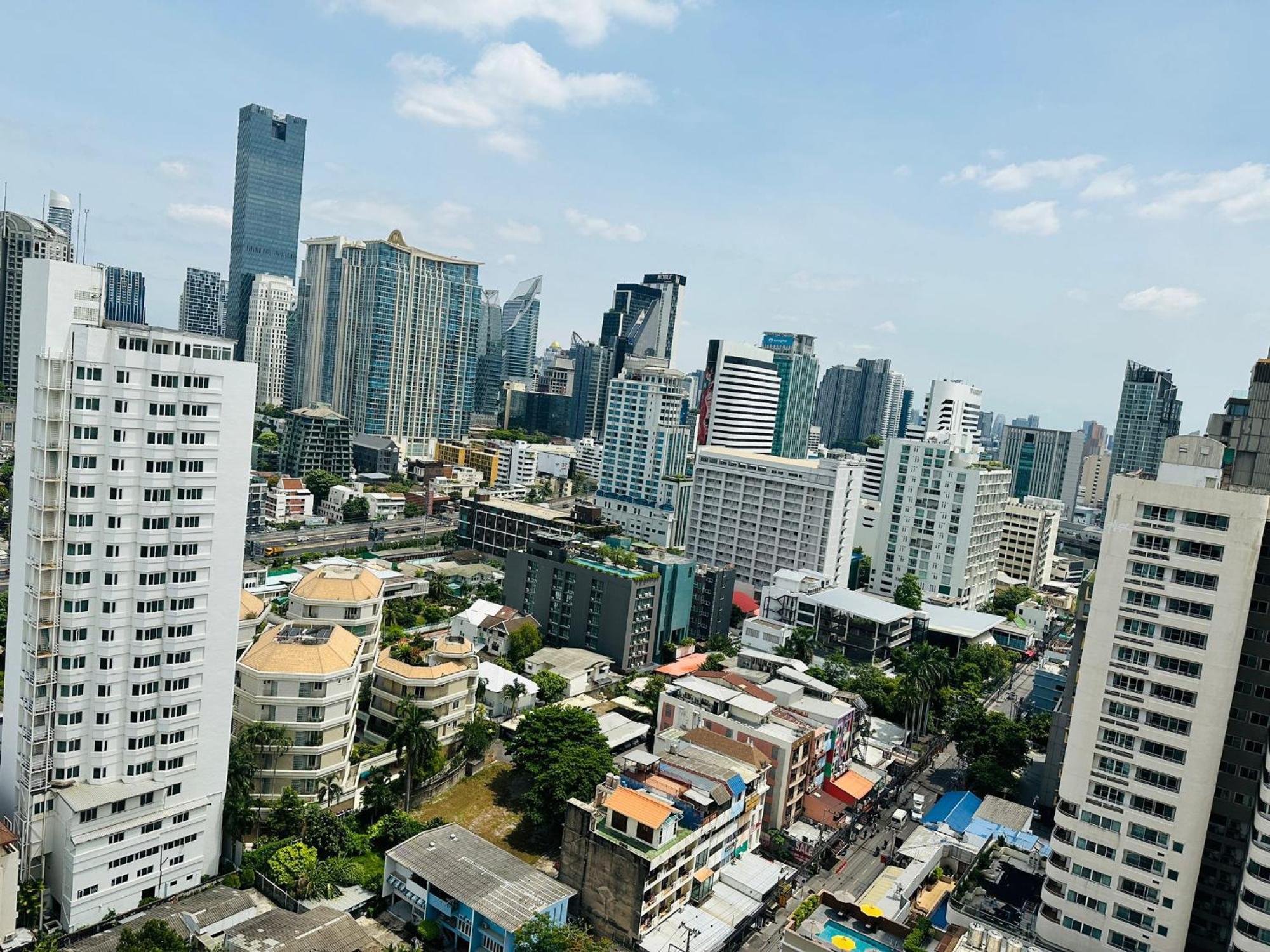 Affordable Serviced Apartments In Nana Omni Tower - Prime Sukhumvit Location Бангкок Экстерьер фото